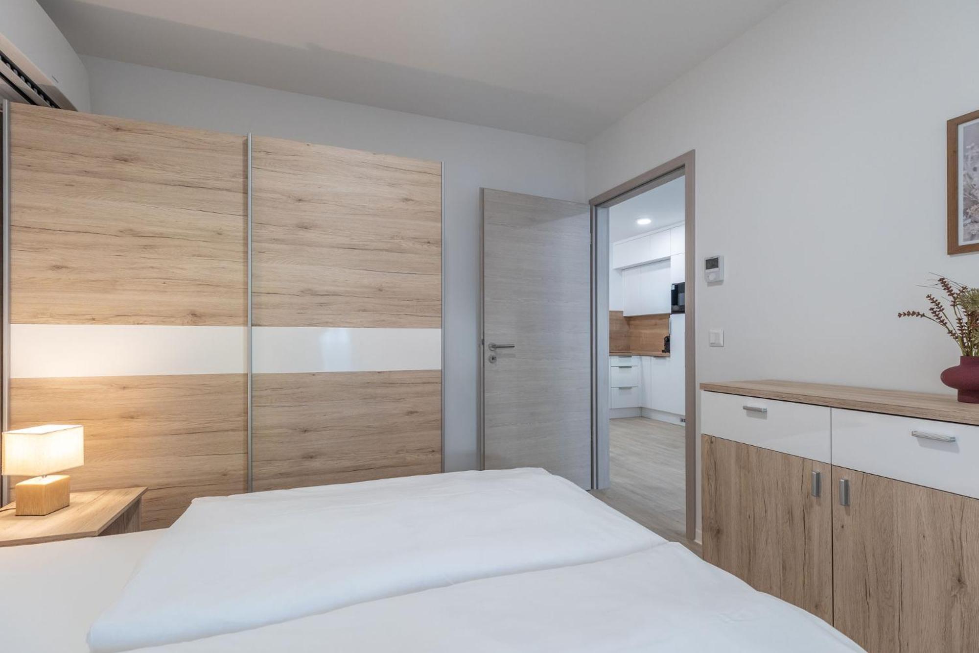 Casa Romana Apartmanok Siofok By Bltn Exterior photo